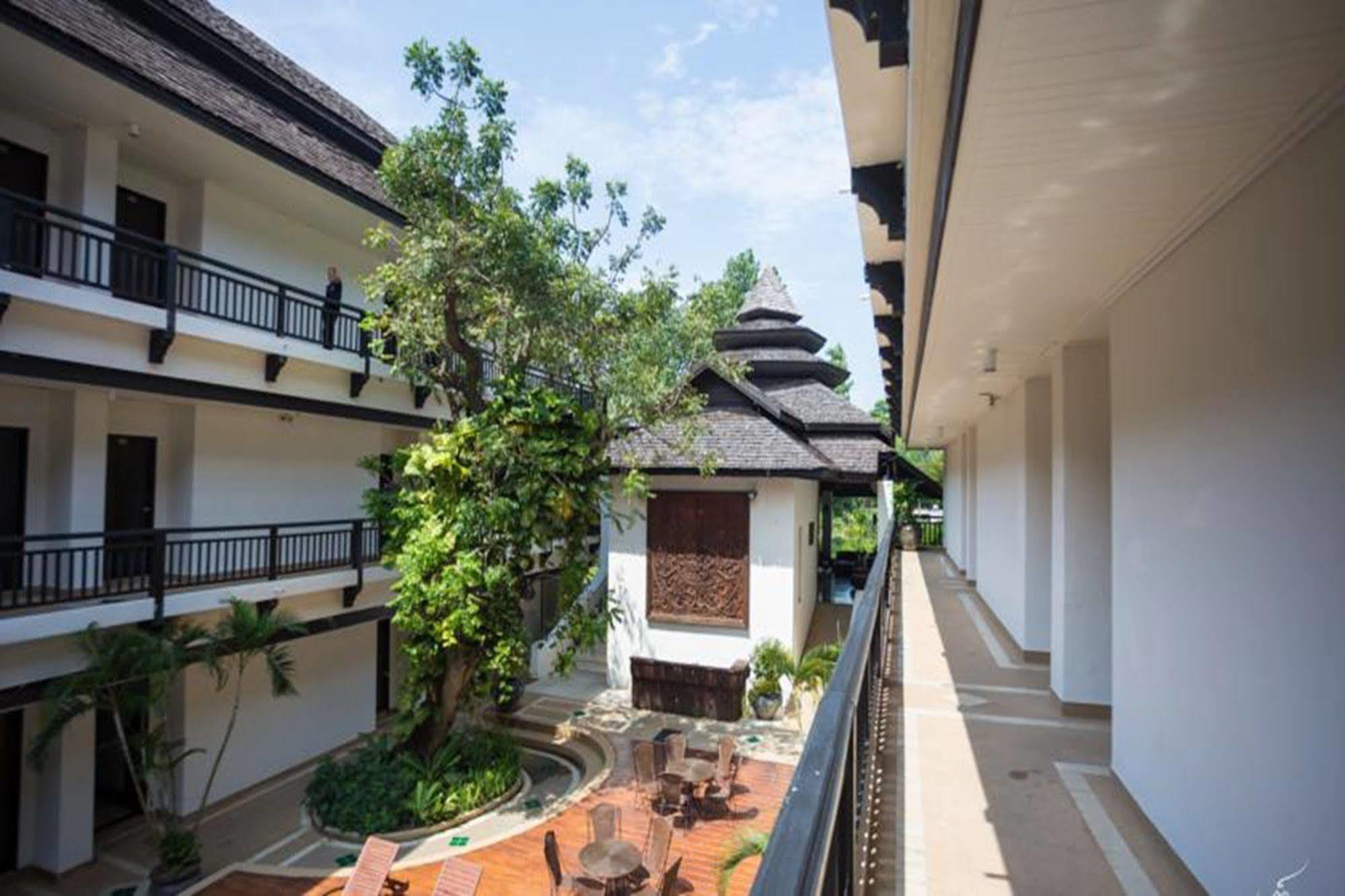 Gassan Legacy Golf Club Hotel Lamphun Exterior photo